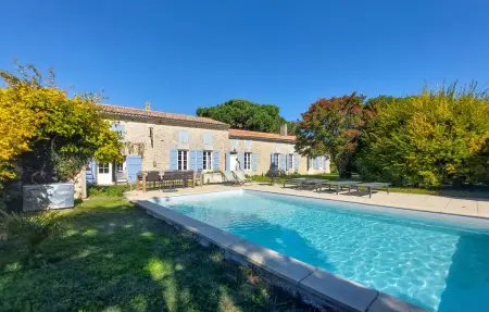 Location maison à Cravans, Luxueuse maison avec piscine