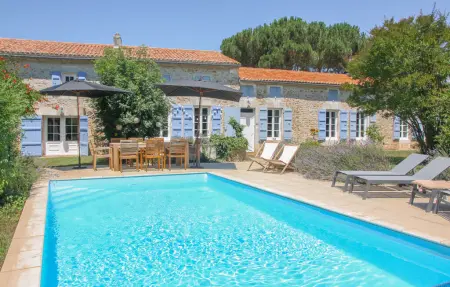 Maison 19e siècle avec piscine chauffée à Cravans : photo 10