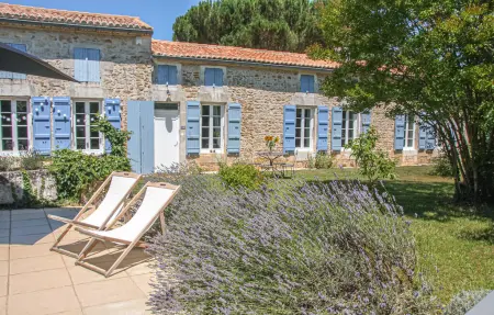 Maison 19e siècle avec piscine chauffée à Cravans : photo 13