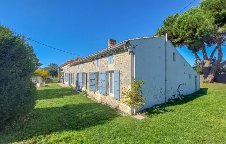 Maison 19e siècle avec piscine chauffée à Cravans : photo 16