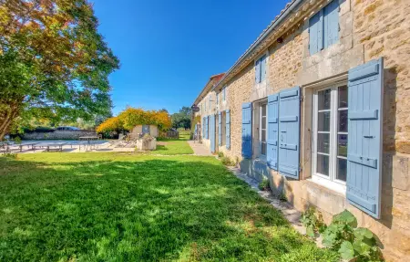Maison 19e siècle avec piscine chauffée à Cravans : photo 19