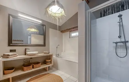 Maison 19e siècle avec piscine chauffée à Cravans : photo 38