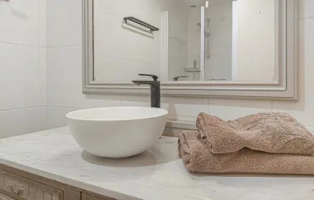 Maison 19e siècle avec piscine chauffée à Cravans : photo 42
