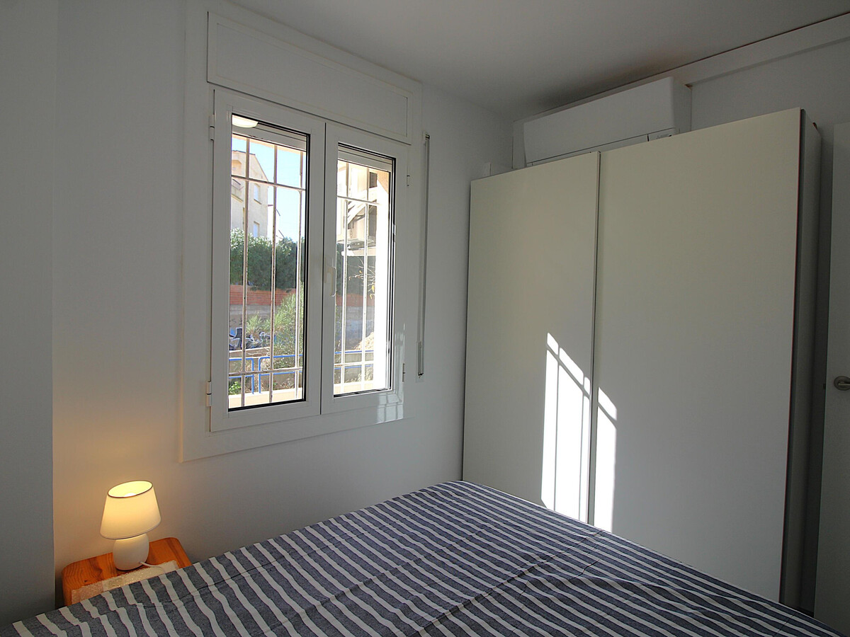 Appartement rénové à 50m de la plage de Grifeu - Photo 12