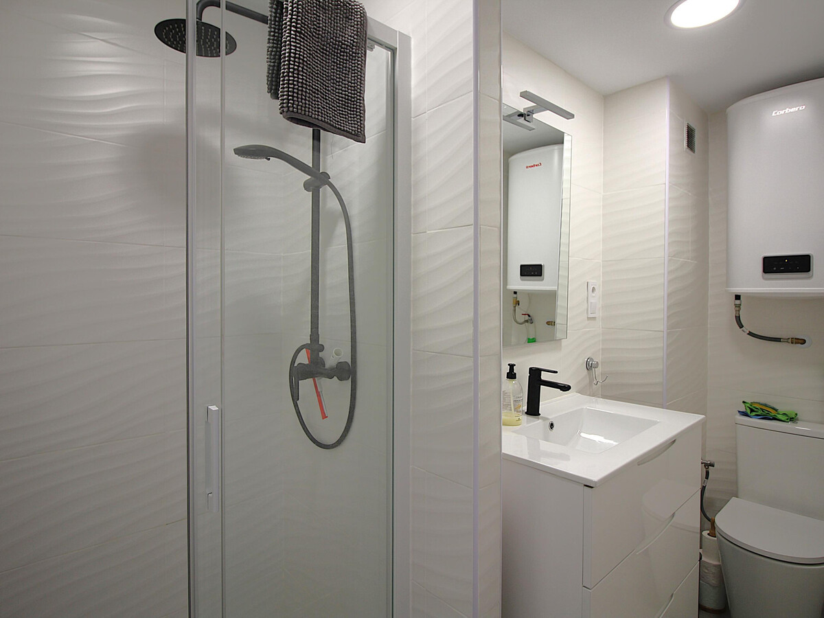 Appartement rénové à 50m de la plage de Grifeu - Photo 17