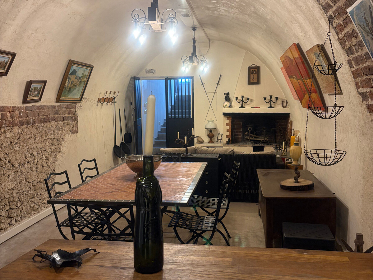 Gîte troglodytique 6 pers. à Flée, cave en pierre - Photo 1
