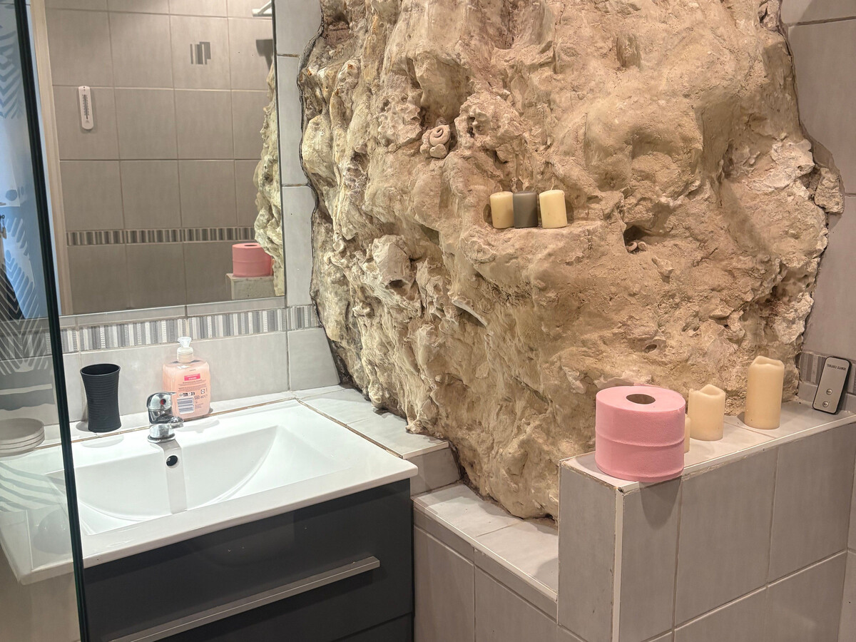 Gîte troglodytique 6 pers. à Flée, cave en pierre - Photo 6