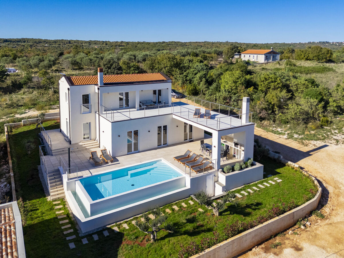 Villa Cappenberg avec piscine chauffée à Marčana - Photo 1