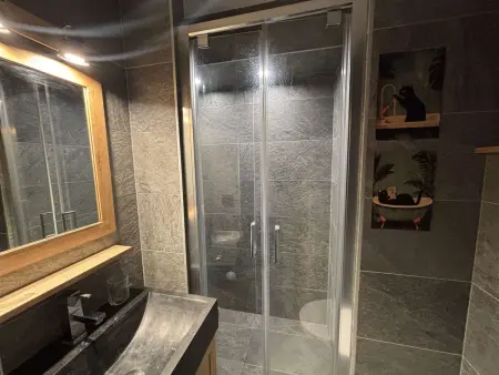 Appartement rénové 3 pièces, Alpe d'Huez, balcon, parking - Photo 12