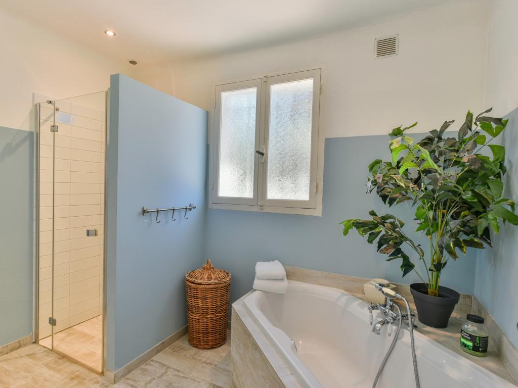 Villa Les Palmiers à Mougins : 5 chambres, piscine et pool house - Photo 9