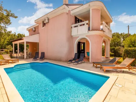 Maison Karlo avec piscine privée à Malinska : photo 2