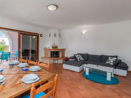 Maison Karlo avec piscine privée à Malinska : photo 3