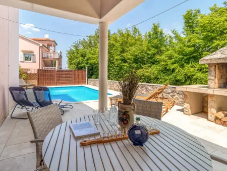 Maison Karlo avec piscine privée à Malinska : photo 14