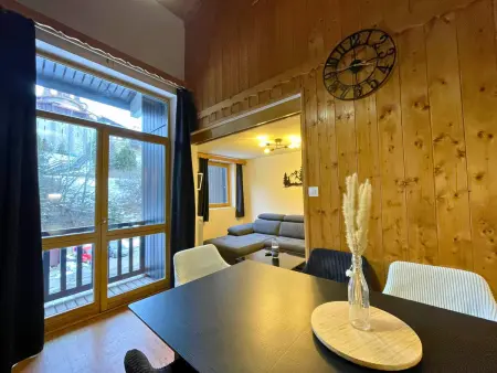 Duplex en mezzanine pour 6, pieds dans la neige aux Menuires : photo 3