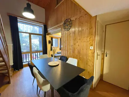 Duplex en mezzanine pour 6, pieds dans la neige aux Menuires : photo 4
