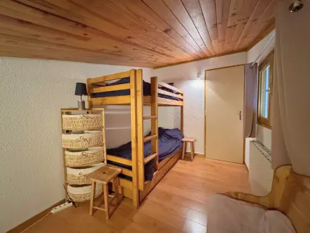 Duplex en mezzanine pour 6, pieds dans la neige aux Menuires : photo 10