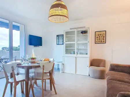 Appartement Les Amandiers, balcon sud-ouest, rénové 2025 : photo 5