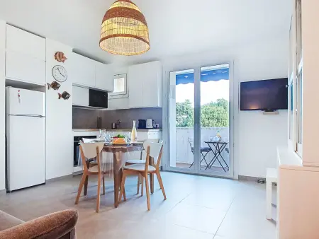Appartement Les Amandiers, balcon sud-ouest, rénové 2025 : photo 6