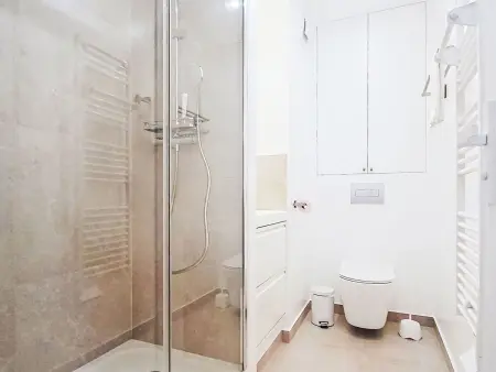 Appartement Les Amandiers, balcon sud-ouest, rénové 2025 : photo 17