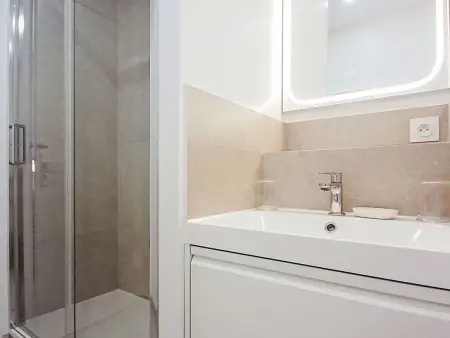 Appartement Les Amandiers, balcon sud-ouest, rénové 2025 : photo 18