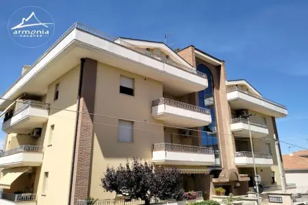 Location maison à Roseto degli Abruzzi, Bel appartement RC8