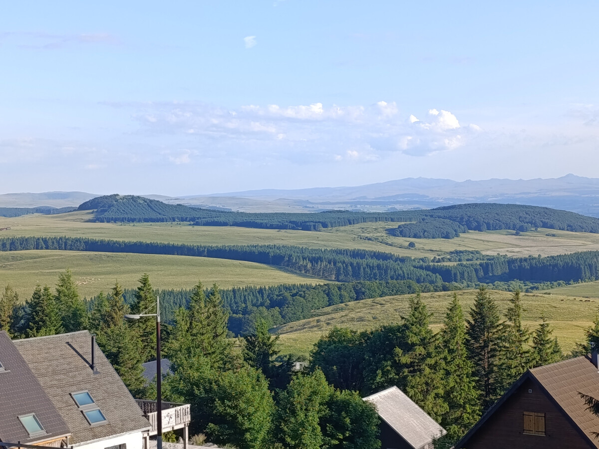 Appartement 6 pers à Super Besse, balcon vue Sancy - Photo 11