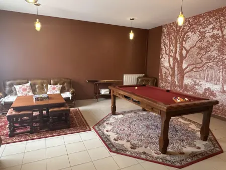 Location gite à Louchy Montfand, Gîte de Groupe jusquà 36 Pers., Jardin et Wifi