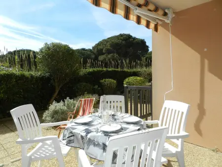 Location appartement à Bormes les Mimosas, Studio à Bormes-les-Mimosas avec accès plage, terrasse et parking