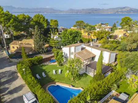 Location villa à Alcúdia, Villa confortable avec piscine privée et climatisation à Alcudia