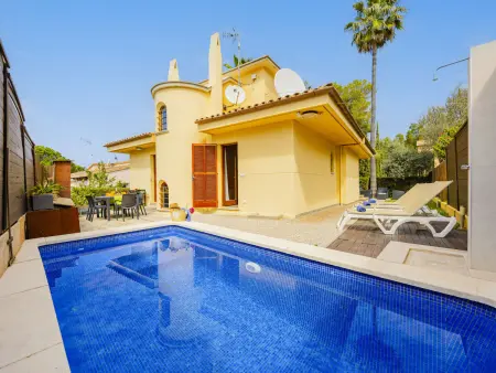 Location villa à Alcúdia, Villa confortable avec piscine et climatisation pour 6 personnes à Alcúdia