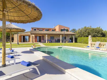 Location villa à Alcúdia, Villa spacieuse avec piscine privée et climatisation à Alcudia