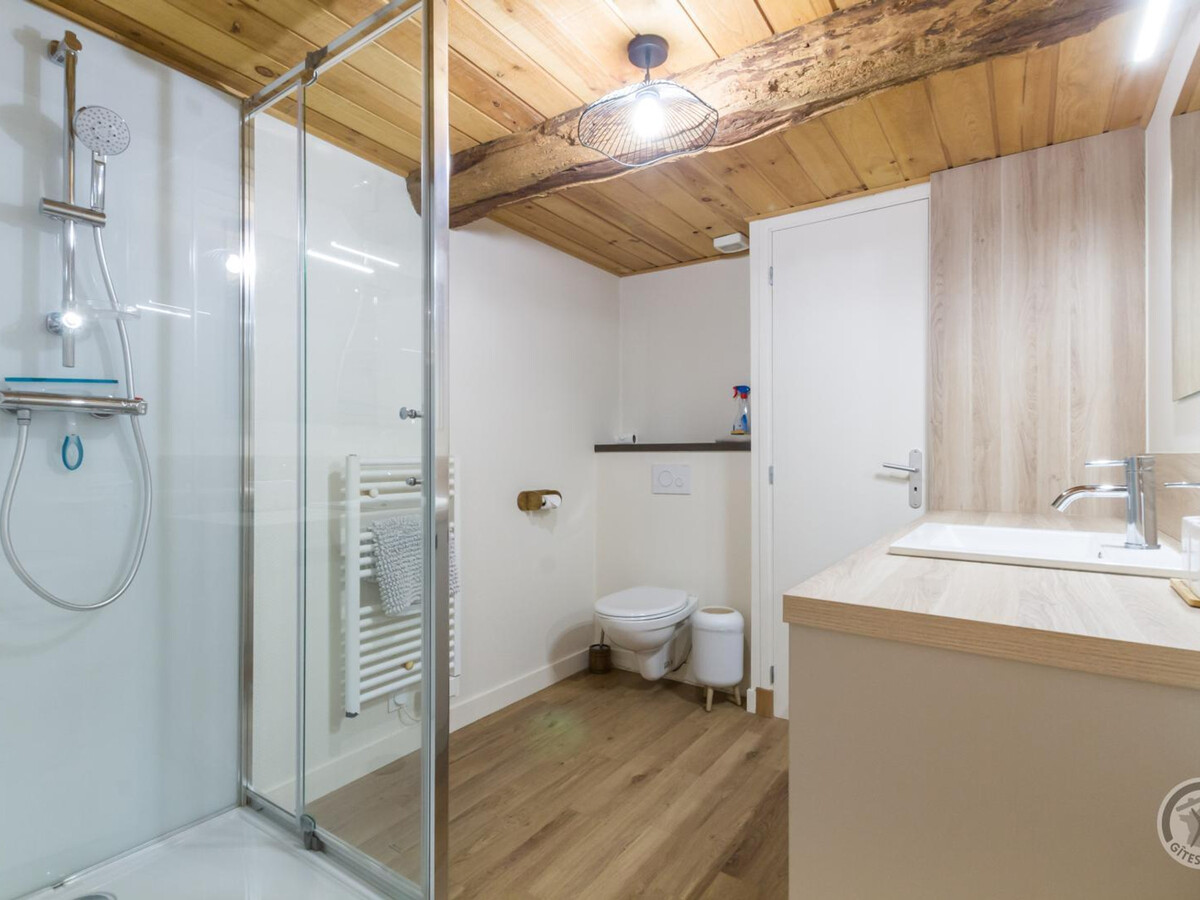 Gîte 3 niveaux avec poêle à bois et grand jardin paysager - Photo 10