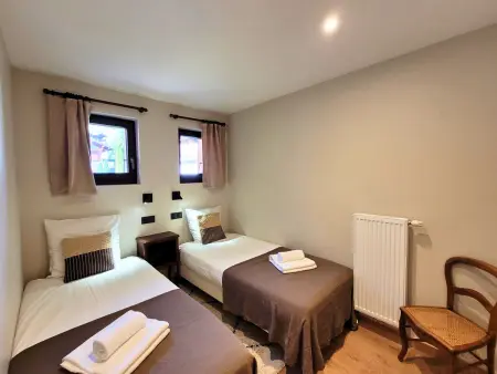 Chalet familial rénové, proche centre, capacité 12, parking, WiFi - Photo 10