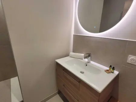 Chalet familial rénové, proche centre, capacité 12, parking, WiFi - Photo 14