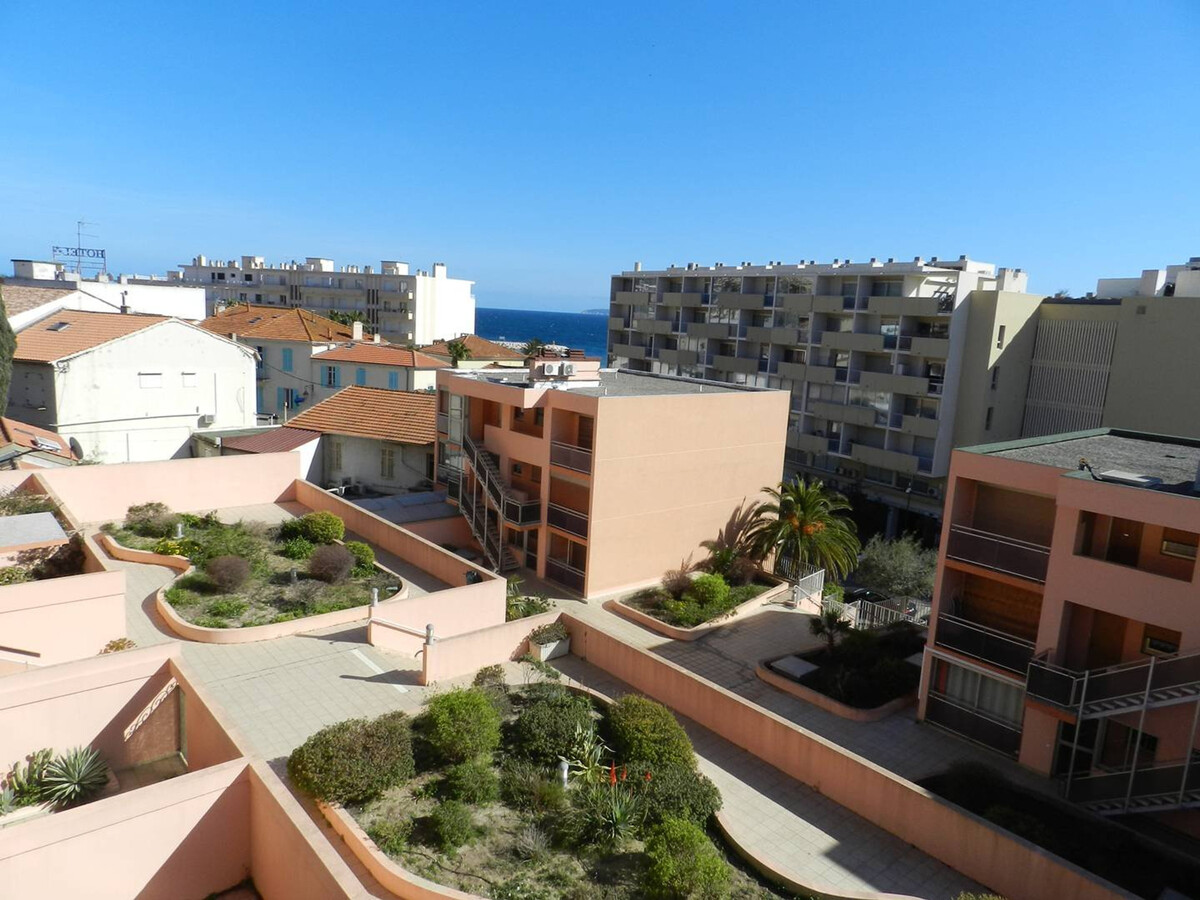 Studio climatisé au Lavandou, terrasse vue mer sud - Photo 10