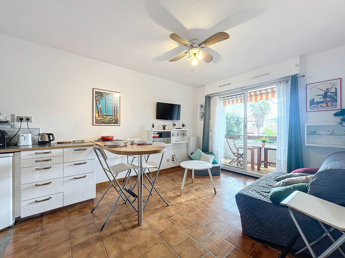 Appartement T2 Saint-Cyr-sur-Mer, terrasse vue collines - Photo 4