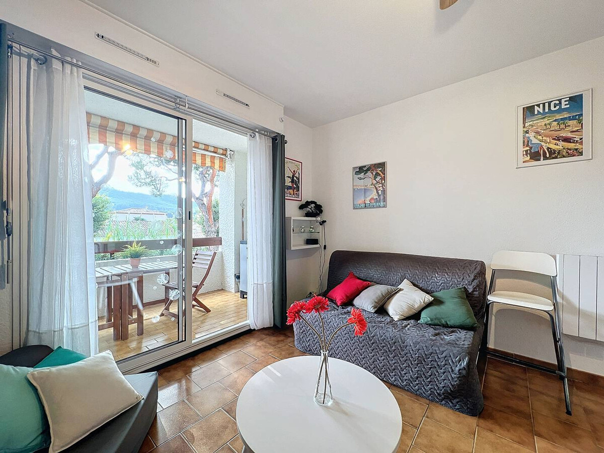 Appartement T2 Saint-Cyr-sur-Mer, terrasse vue collines - Photo 9
