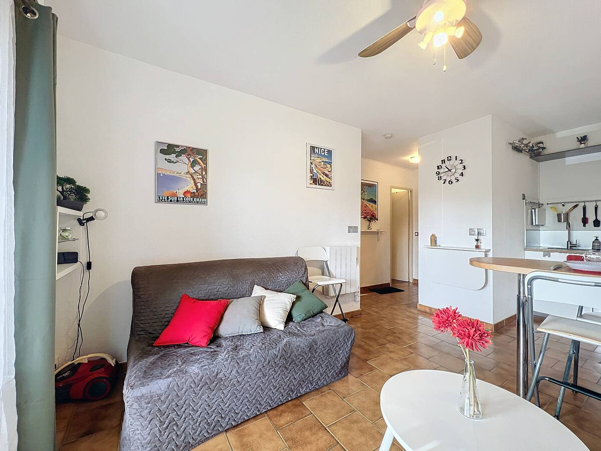 Appartement T2 Saint-Cyr-sur-Mer, terrasse vue collines - Photo 10