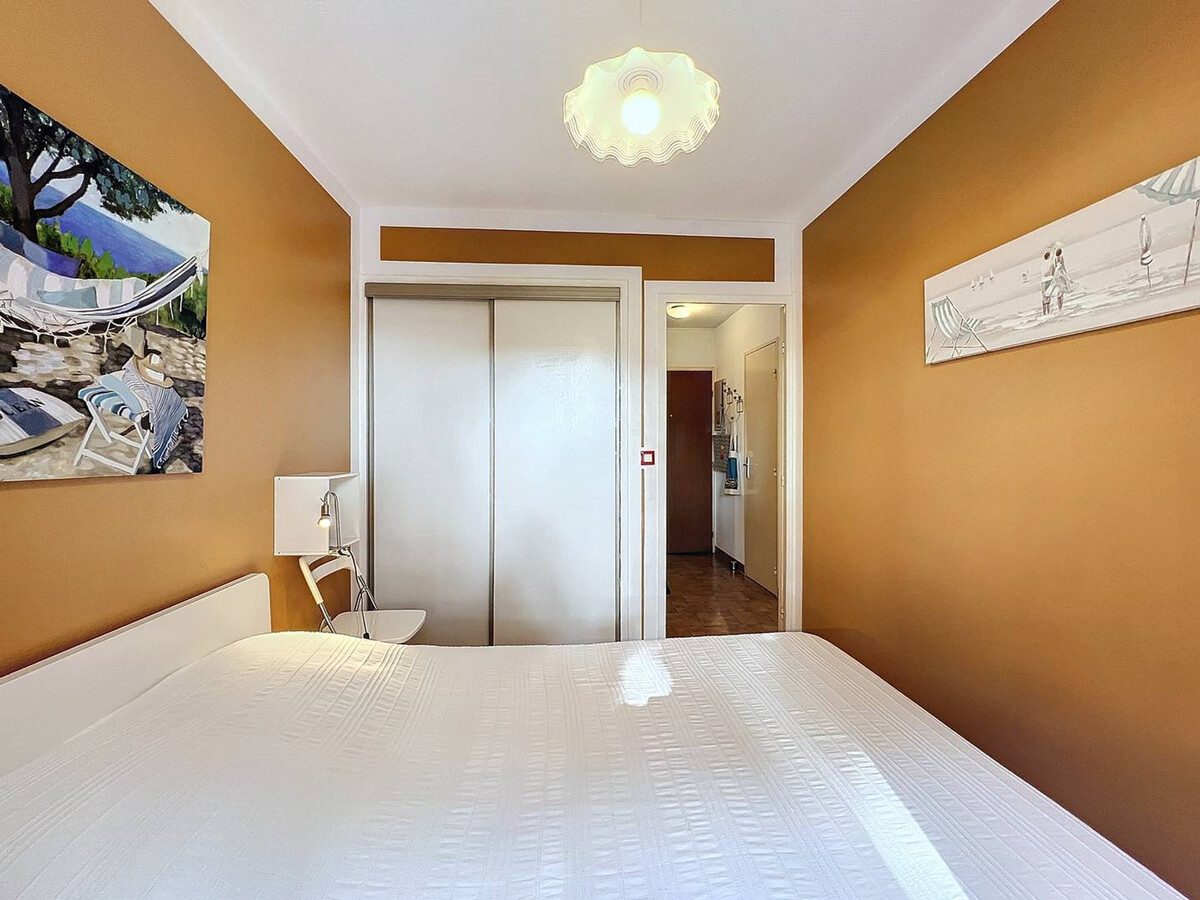 Appartement T2 Saint-Cyr-sur-Mer, terrasse vue collines - Photo 12