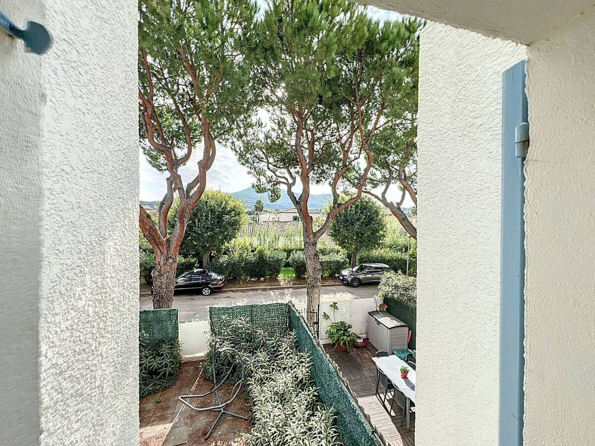 Appartement T2 Saint-Cyr-sur-Mer, terrasse vue collines - Photo 13
