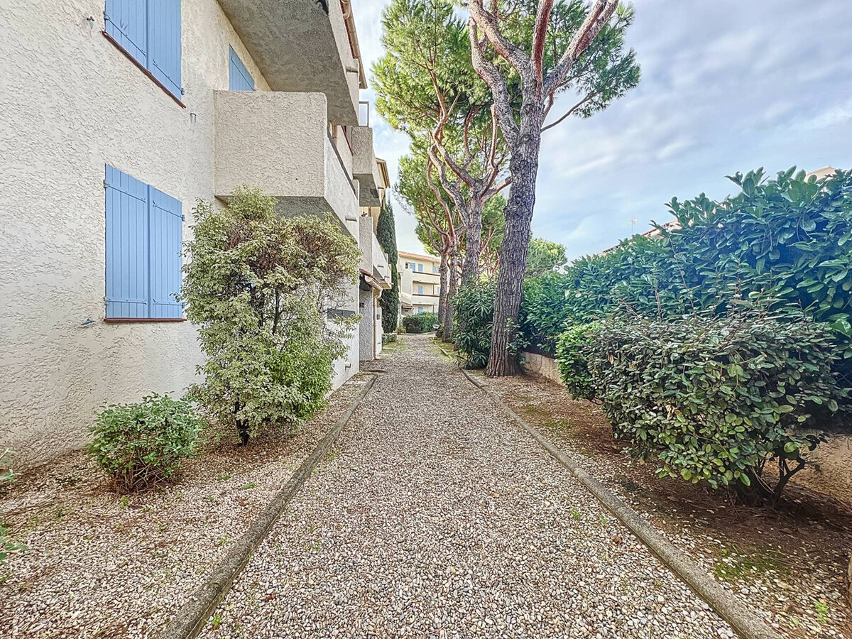 Appartement T2 Saint-Cyr-sur-Mer, terrasse vue collines - Photo 18
