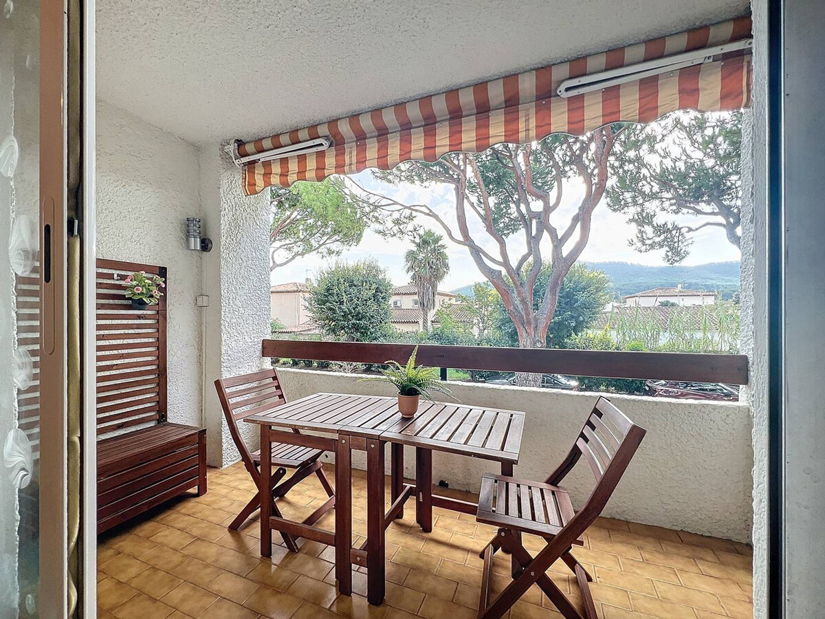 Appartement T2 Saint-Cyr-sur-Mer, terrasse vue collines - Photo 20