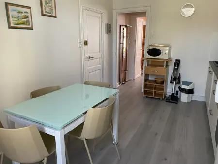 Appartement central avec balcon à La Bourboule : photo 3