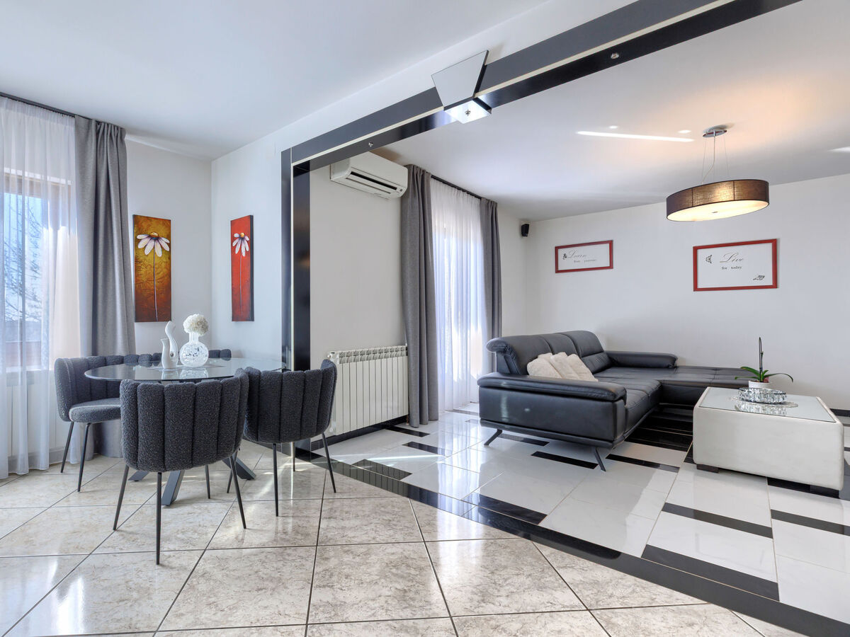 Villa Elli à Tinjan : 10 personnes, piscine privée - Photo 8