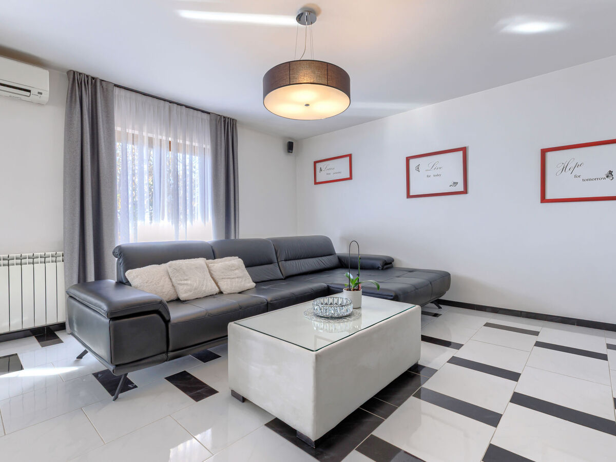 Villa Elli à Tinjan : 10 personnes, piscine privée - Photo 9
