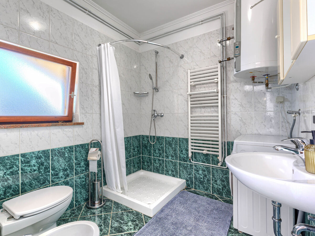 Villa Elli à Tinjan : 10 personnes, piscine privée - Photo 34