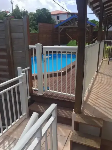 Appartement vue mer, piscine partagée et climatisation à Deshaies : photo 3