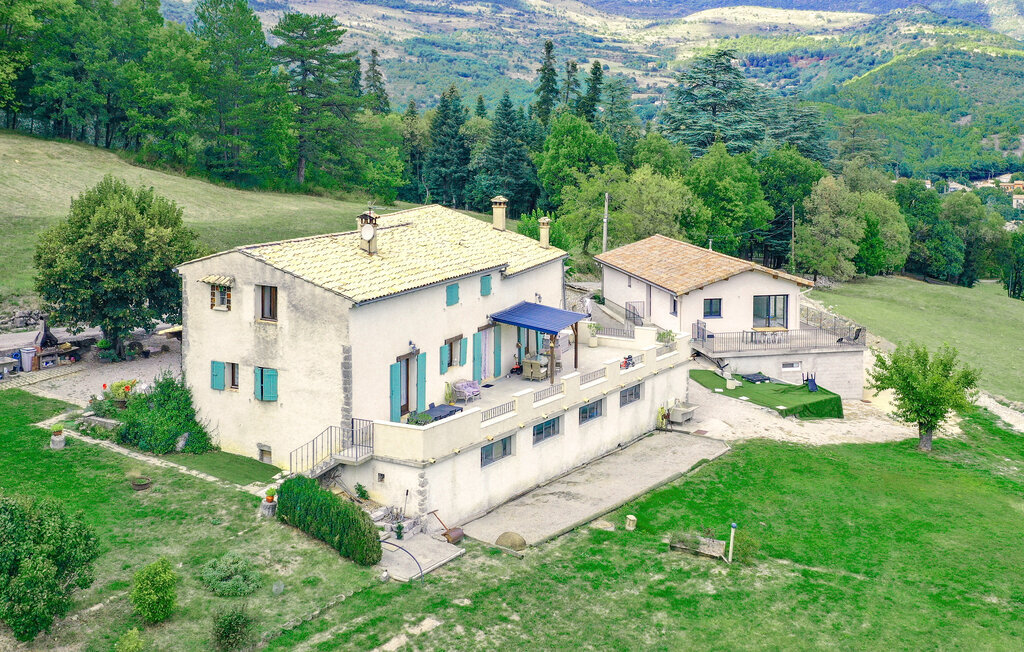 Maison 210 m² avec terrasse panoramique et 10 000 m² de jardin - Photo 1