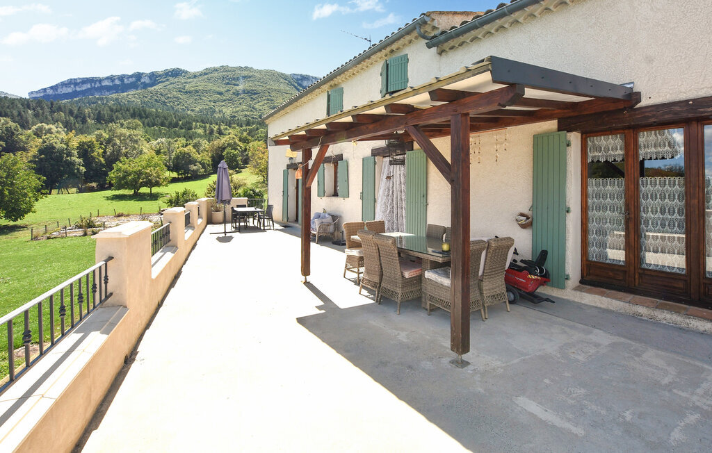 Maison 210 m² avec terrasse panoramique et 10 000 m² de jardin - Photo 2