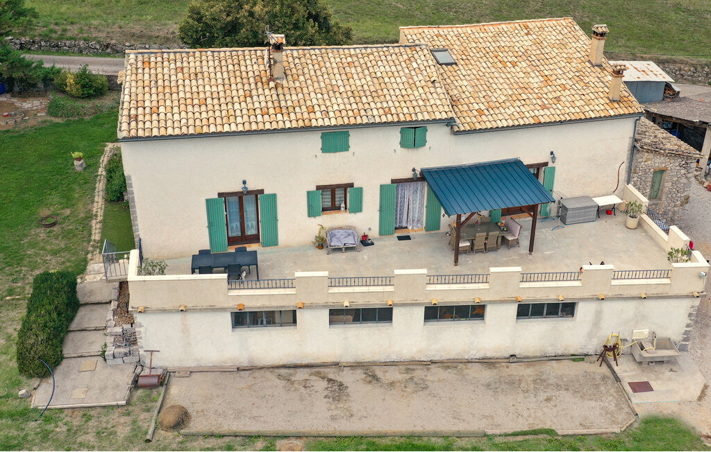 Maison 210 m² avec terrasse panoramique et 10 000 m² de jardin - Photo 10